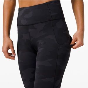 Lululemon Fast and free blk/navy camp 19” capri